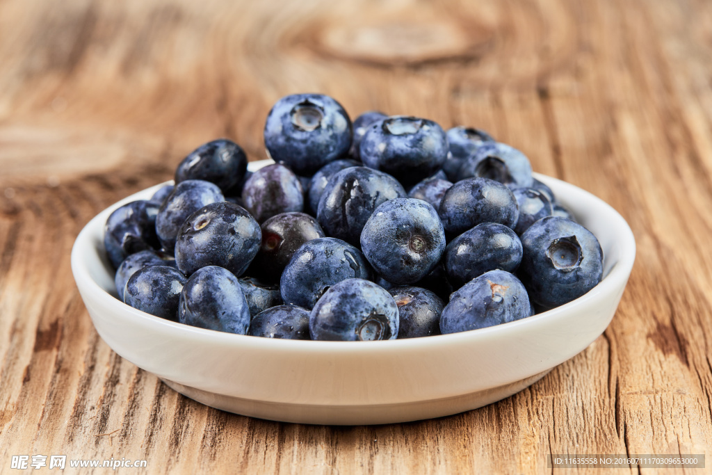 新鲜的蓝莓水果