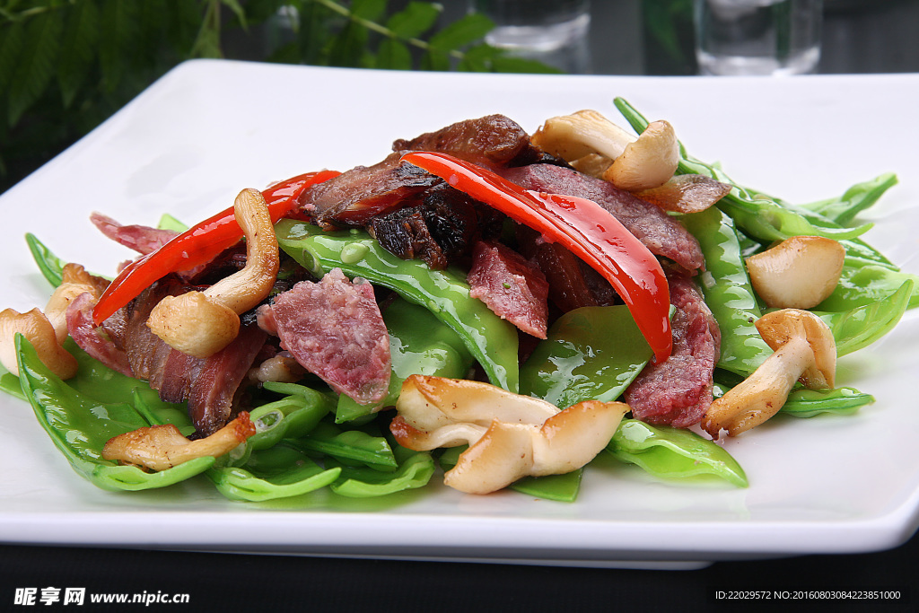 兰豆白菇炒腊肉