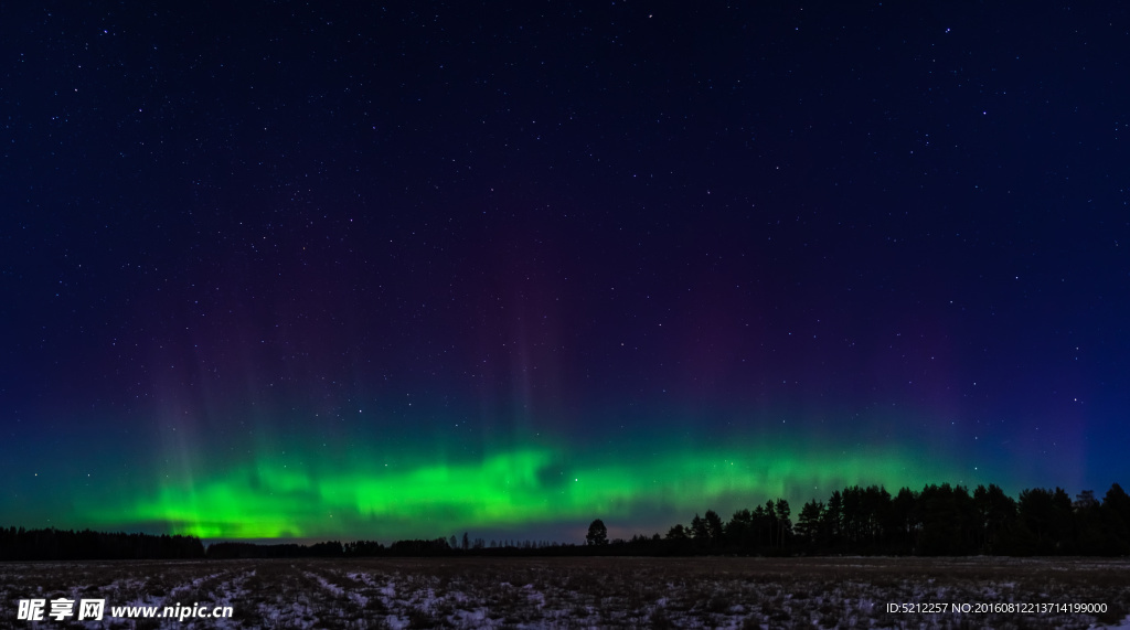 美丽极光夜景