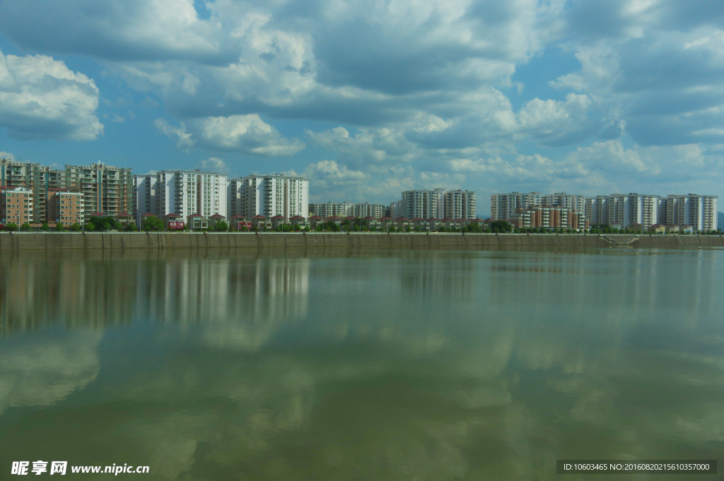 江河风光 江岸楼群