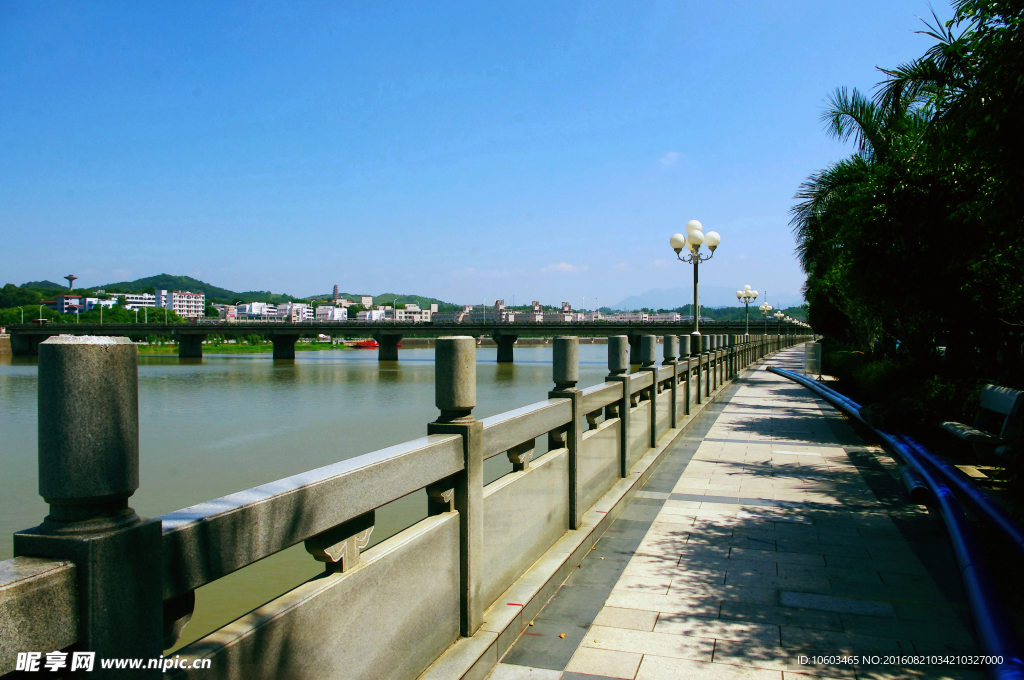 江河两岸 城市风光