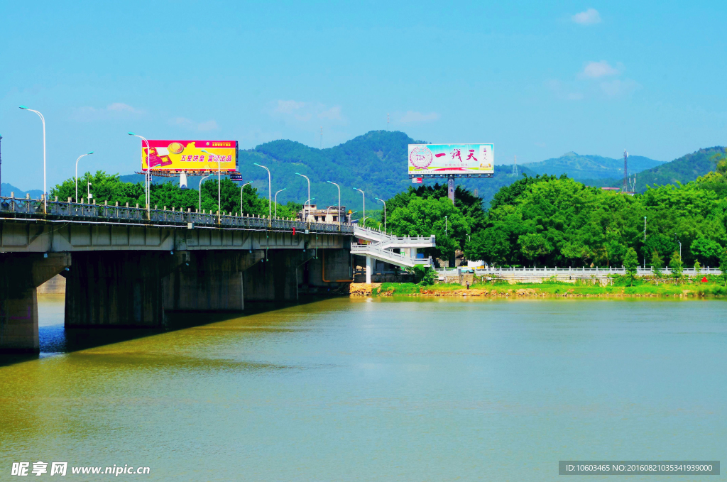 江河两岸 桥梁广告