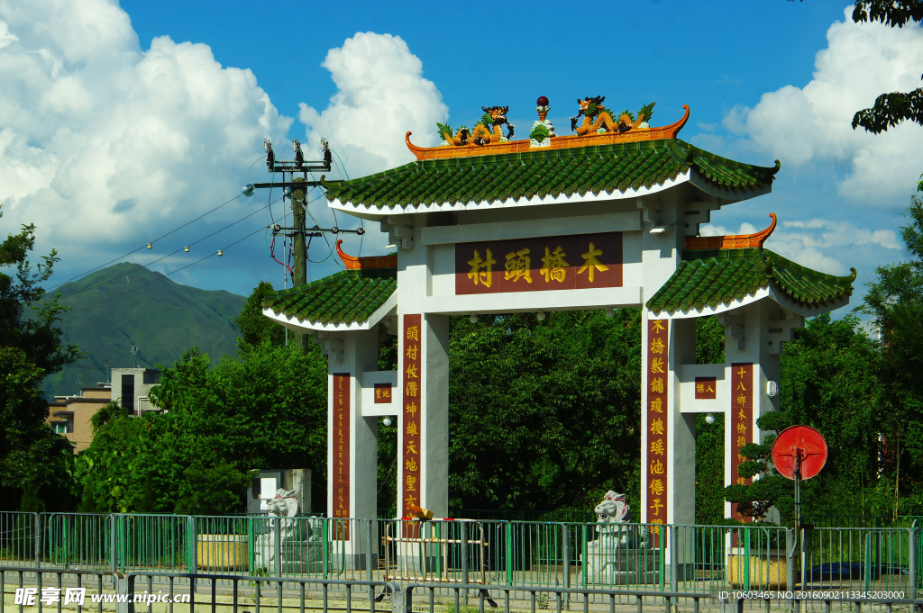 乡村河流 门楼建筑