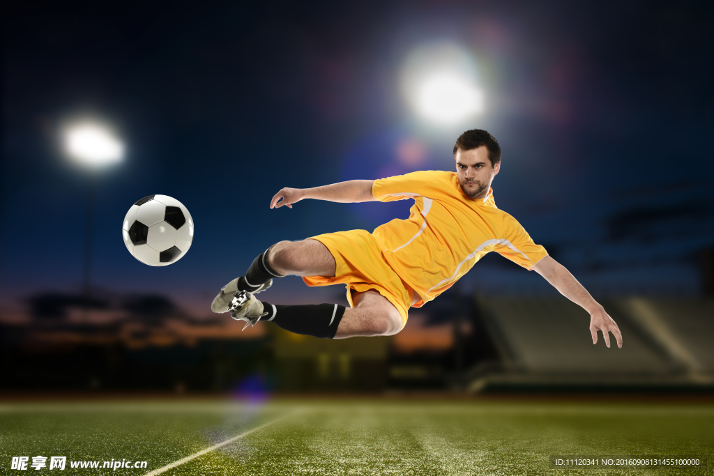凌空抽射的足球运动员