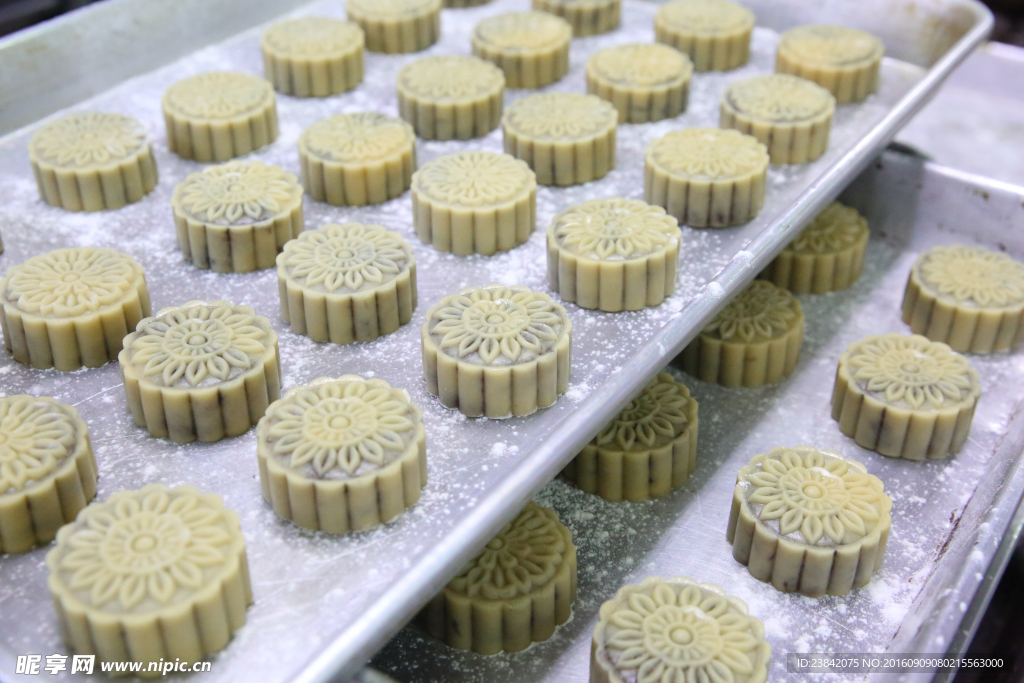 月饼烘烤前