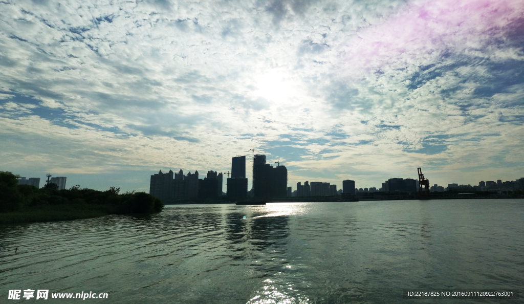 夕阳残照黄浦江