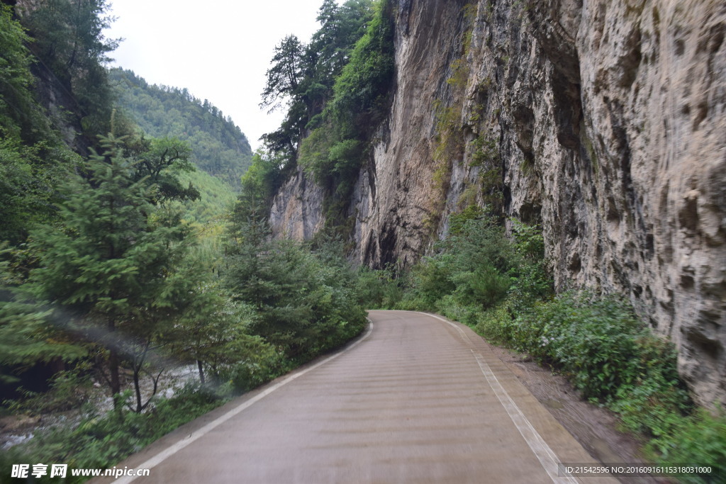 山间道路