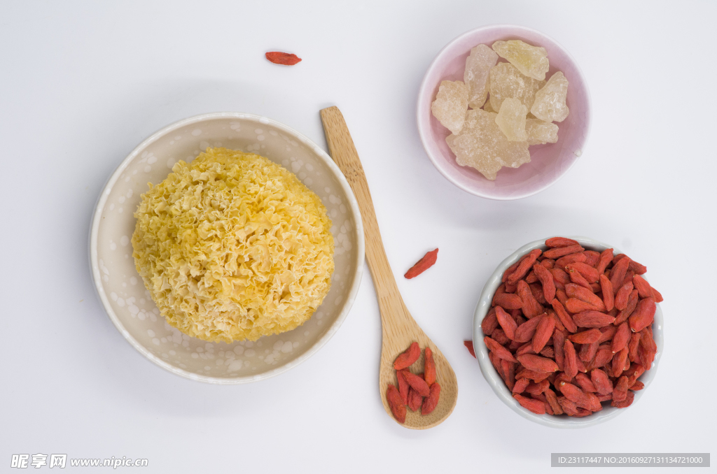 冰糖 银耳 枸杞