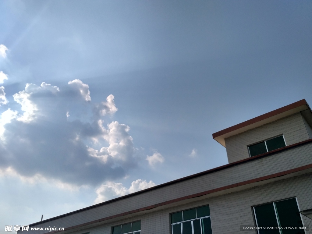 云层透射的阳光