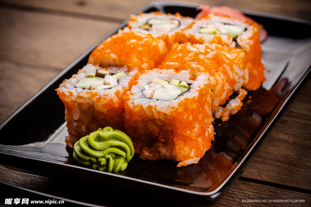 鱼子酱寿司图片