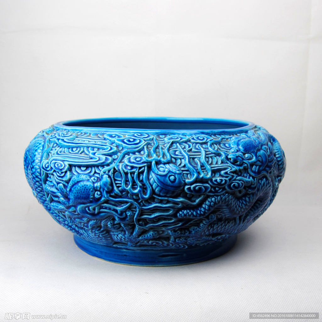 青瓷雕花钵盂