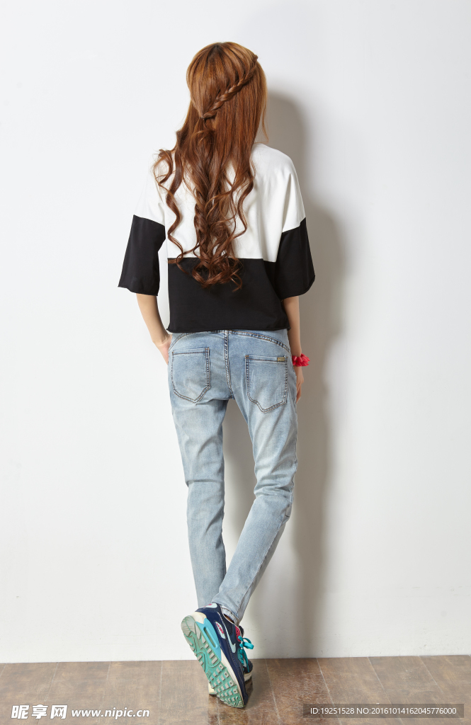 女装休闲 运动松紧牛仔 模特图