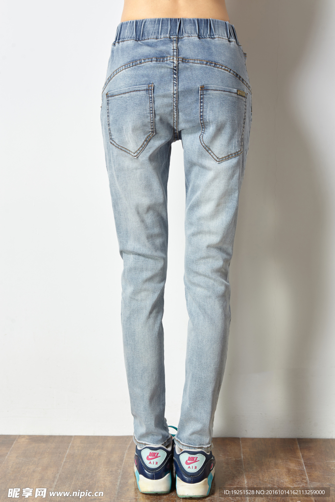 女装休闲 运动松紧牛仔 模特