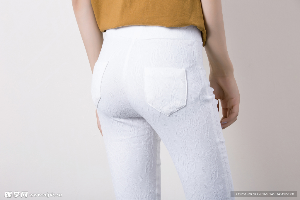 女装休闲运动模特图片