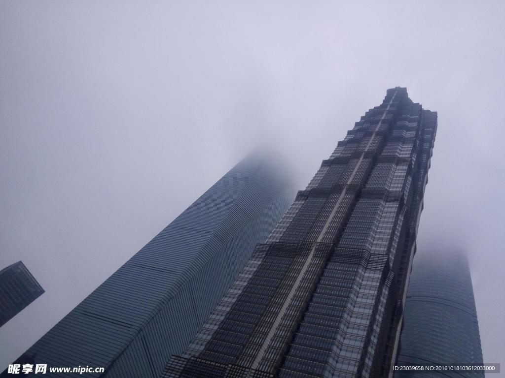 注射器状的金茂大厦