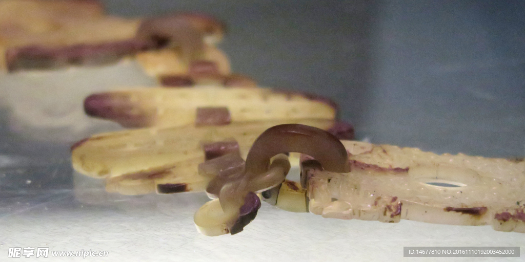 十六节龙凤玉挂饰细节