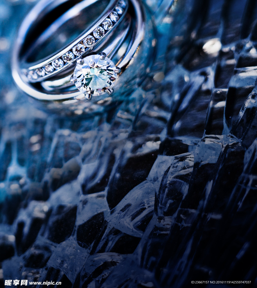 地产广告开盘形象广告戒指钻石