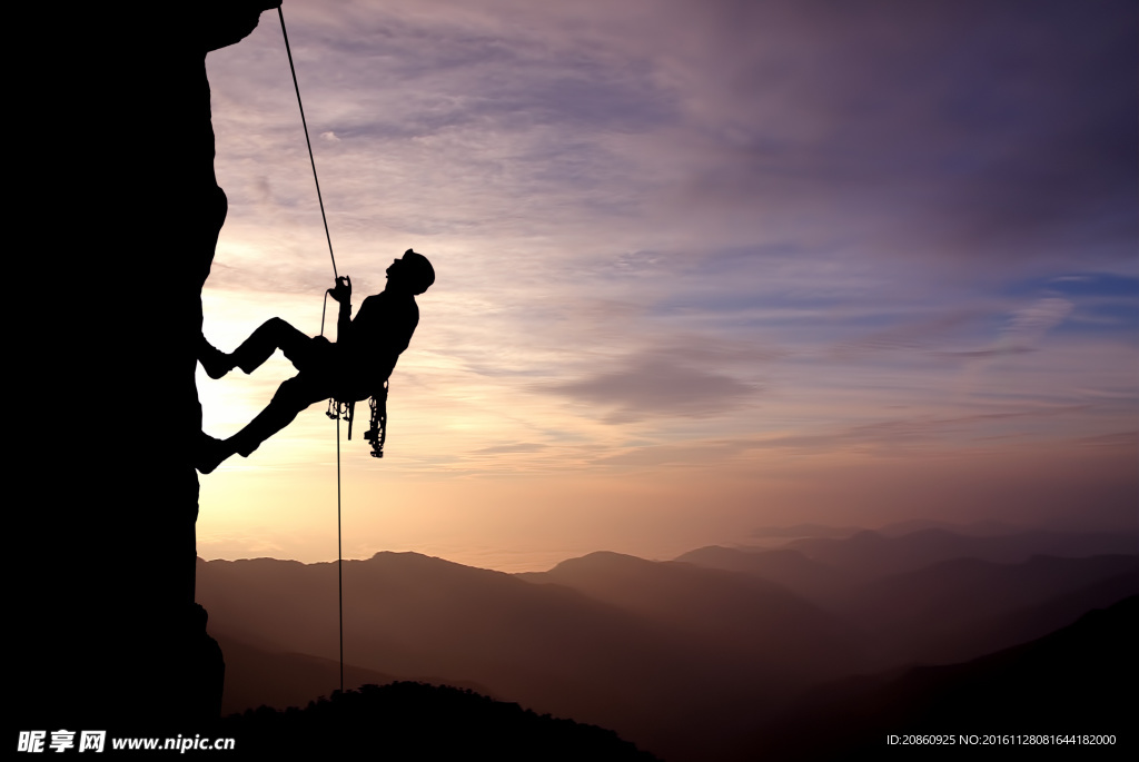 攀登的人图片