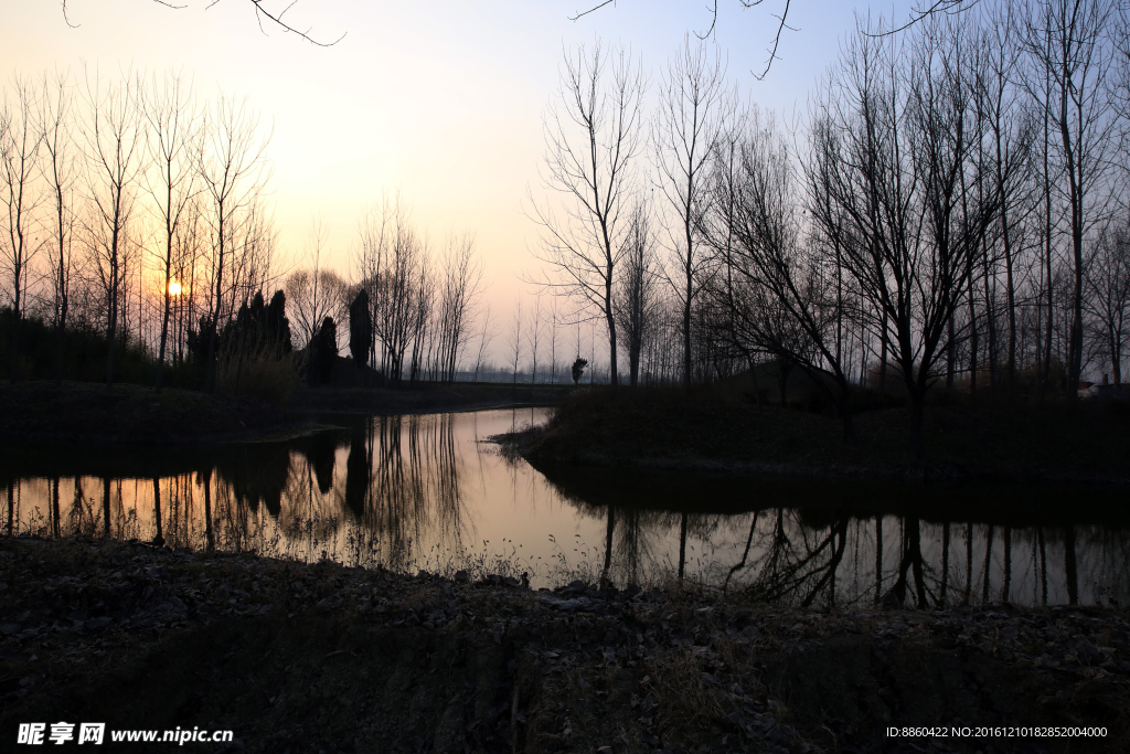 黄昏河流美景