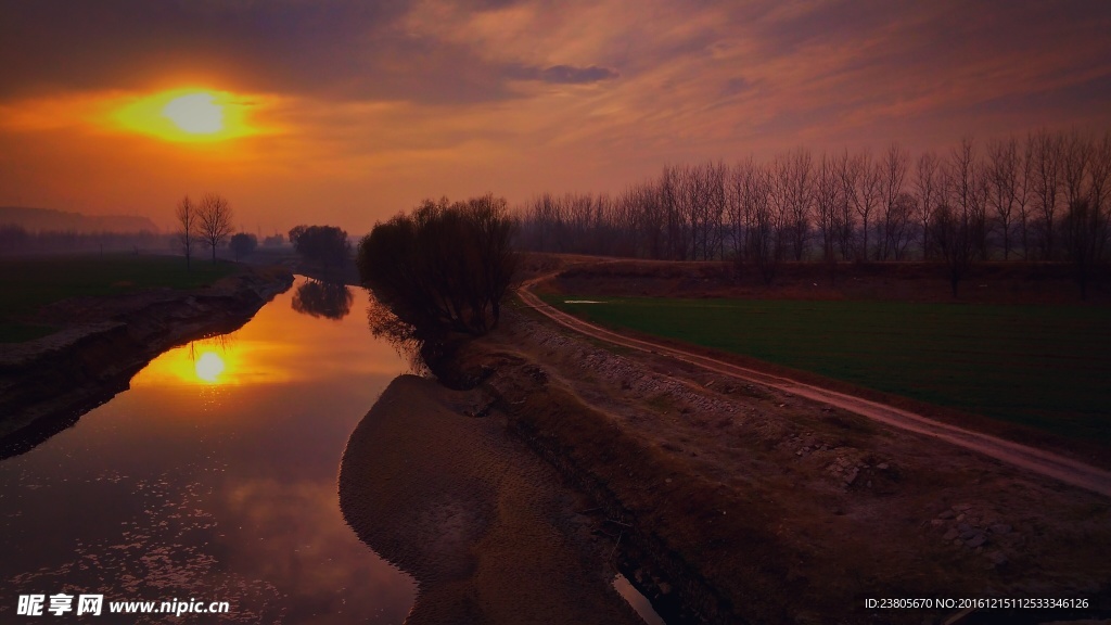 黄昏汾水阳绿田