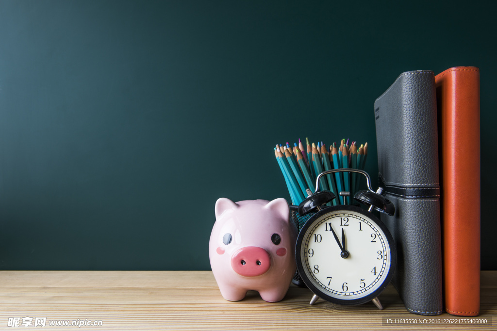 闹钟与办公生活用品高清图片