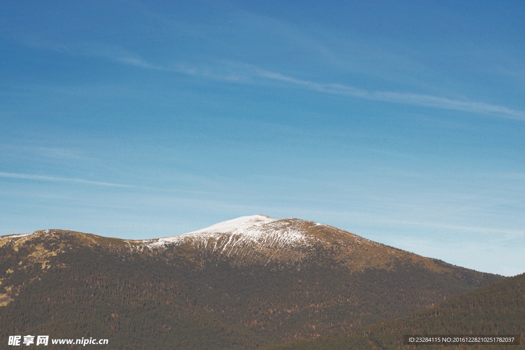 雪山蓝天