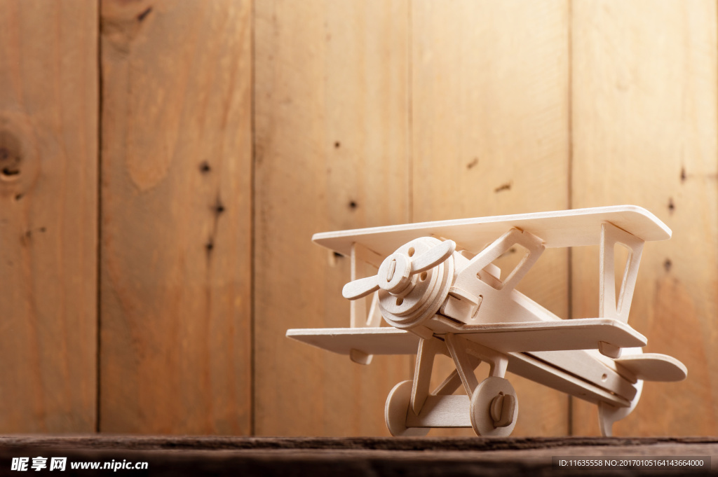 纸质飞机高清图片