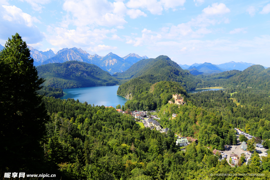 唯美天空湖面景色高清图片