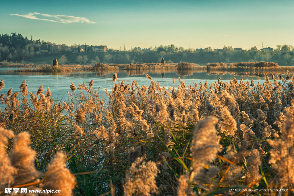 唯美天空湖面景色高清图片