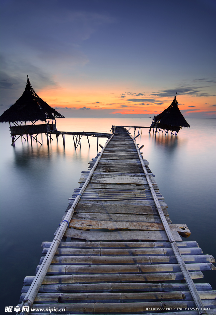 高山湖面景色高清图片
