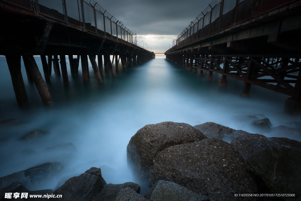 高山湖面景色高清图片