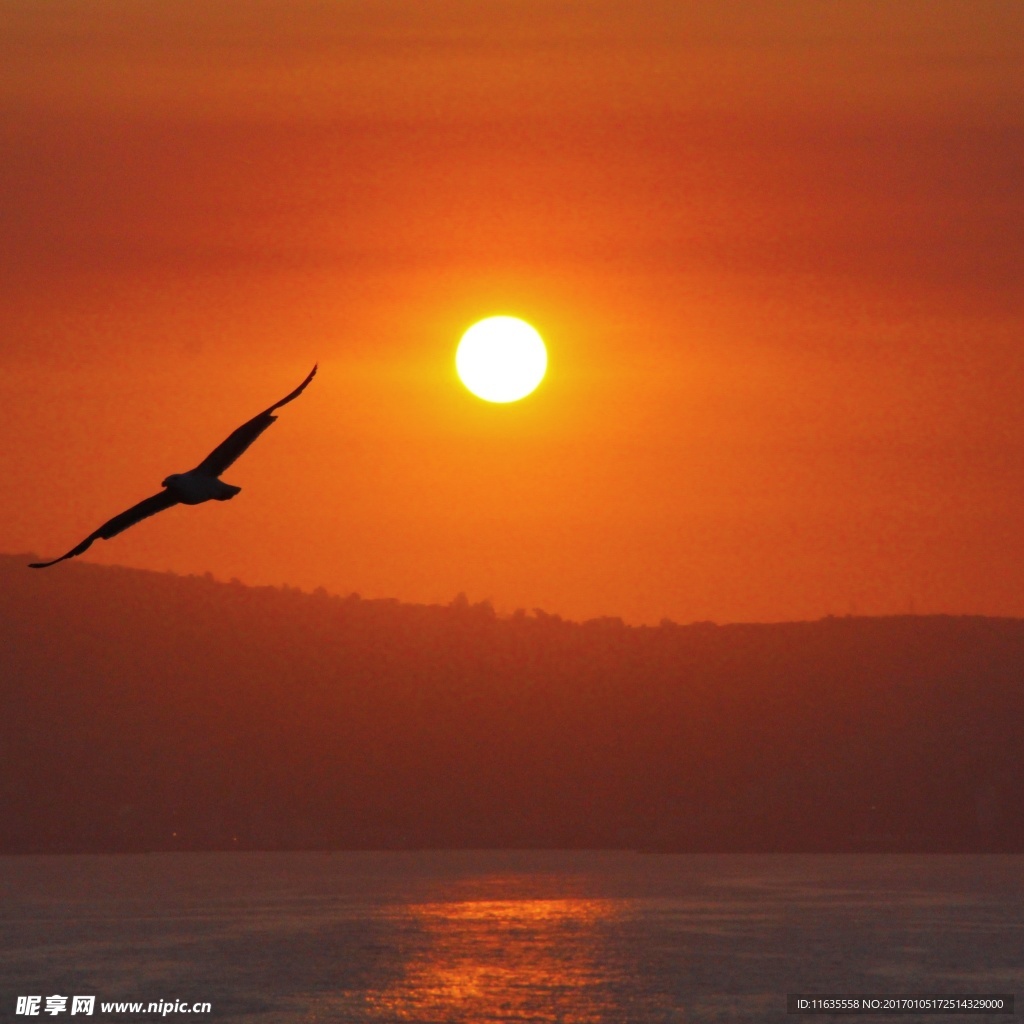 高山湖面景色高清图片