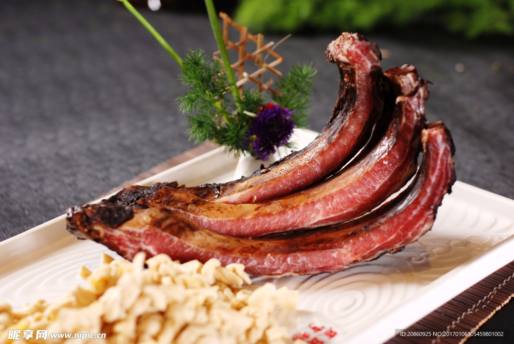 美味的烤排骨图片