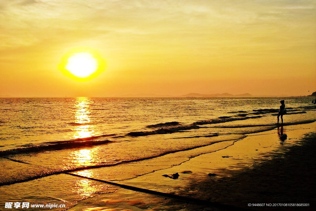 海滩夕阳图片