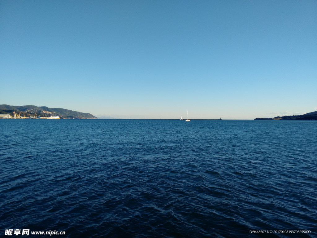 蓝色大海传说图片