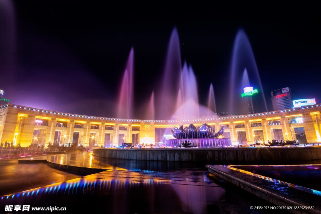 济南泉城广场夜景图