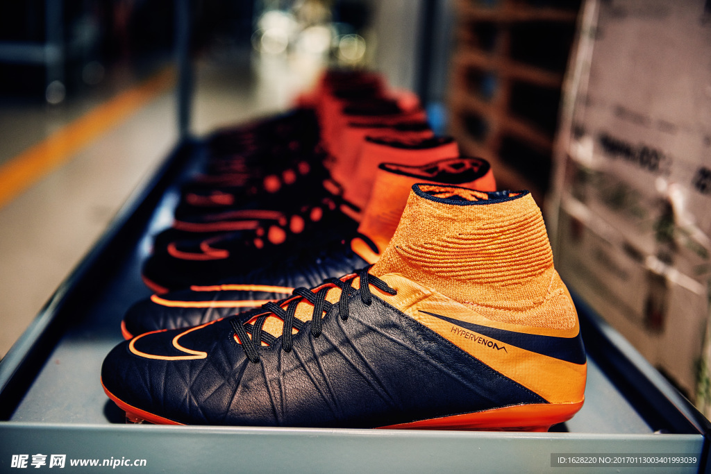 NIKE顶级足球鞋宣传广告