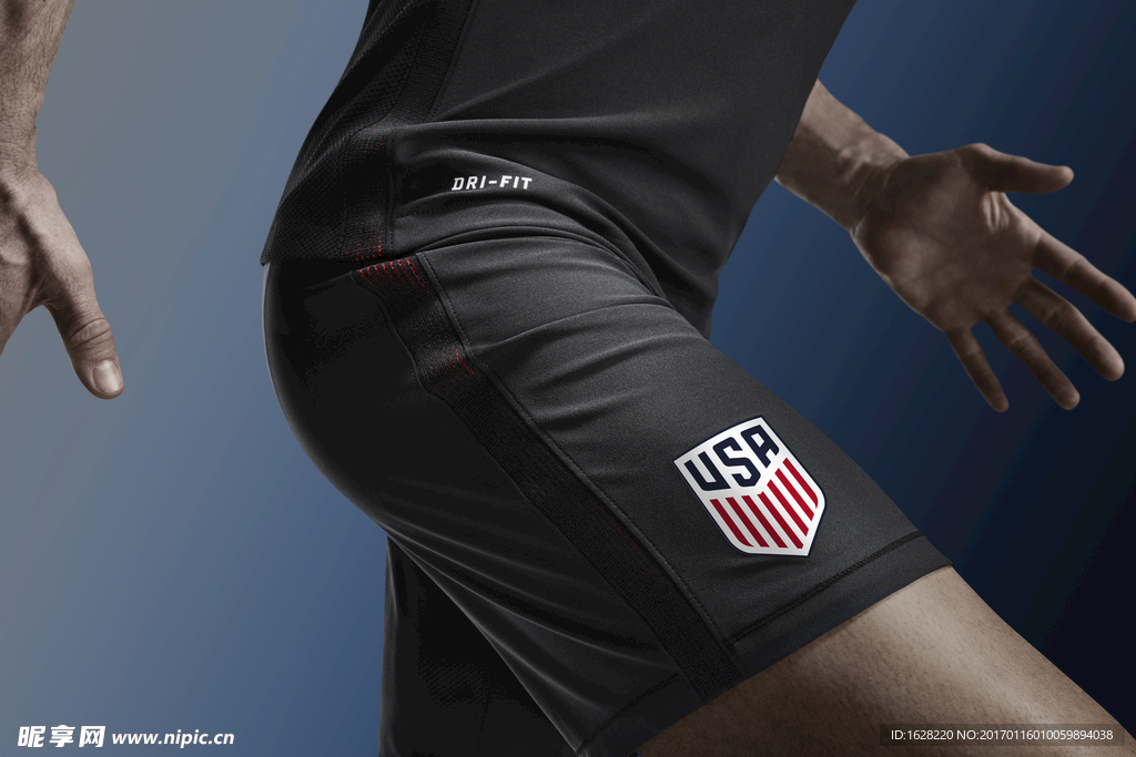 NIKE国家队足球队服宣传广告