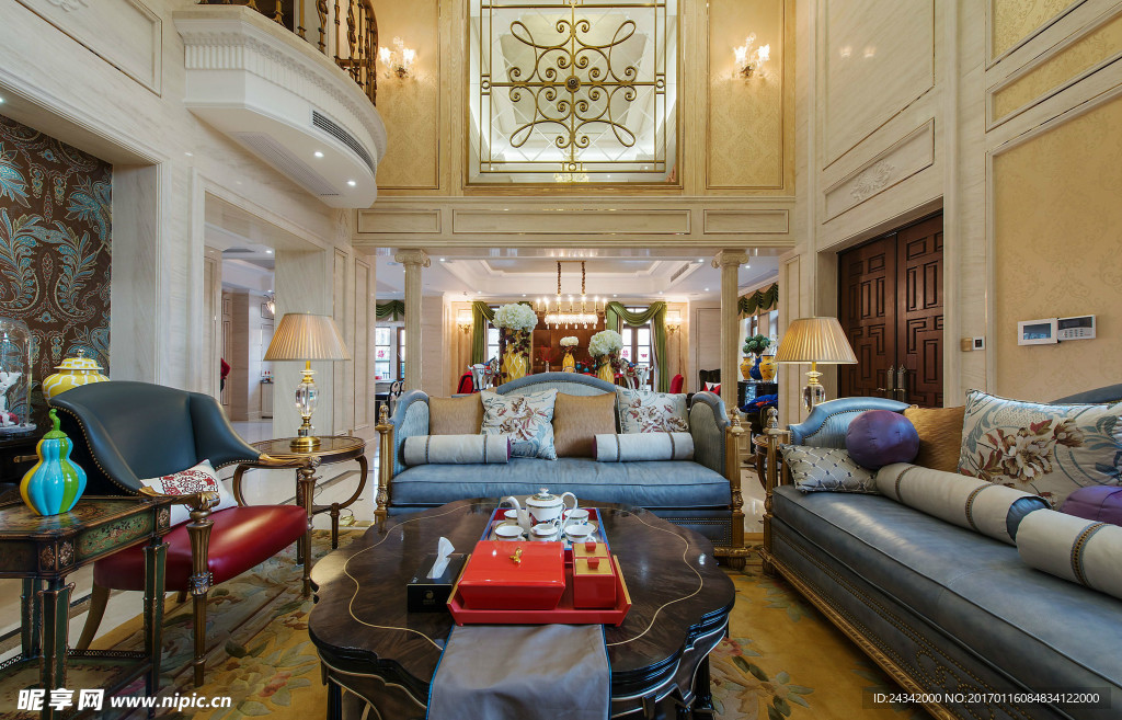 古典风格别墅一层大厅实景图