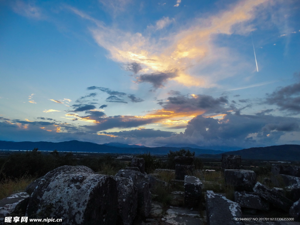 黄昏天空云彩图片