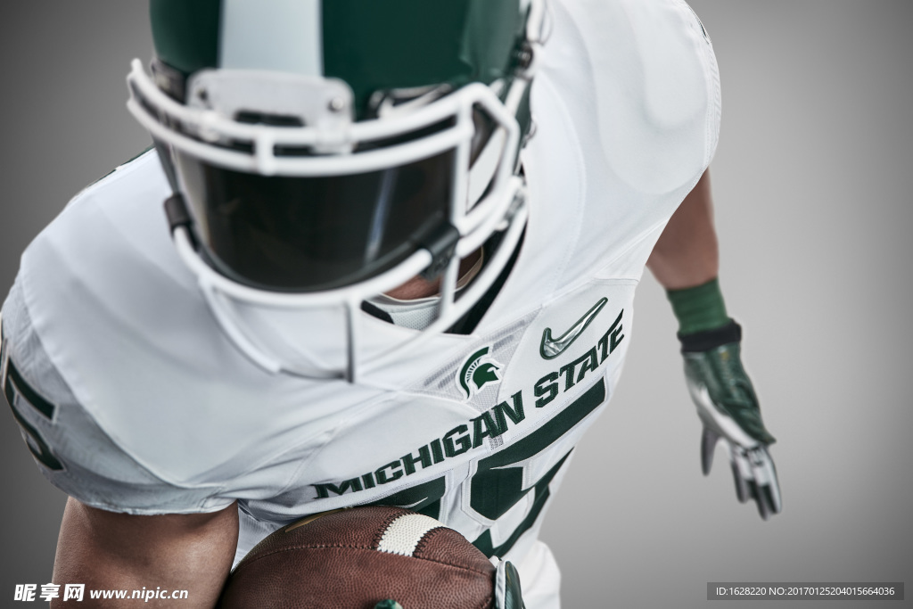 NIKE橄榄球运动装备宣传广告