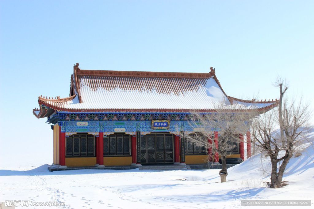 雪中庙宇