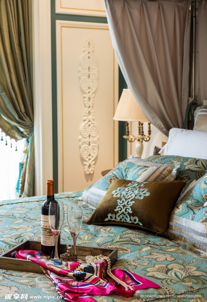 法式风格卧室实景图