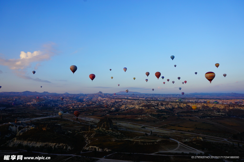 欧洲风景 热气球 蓝天白云