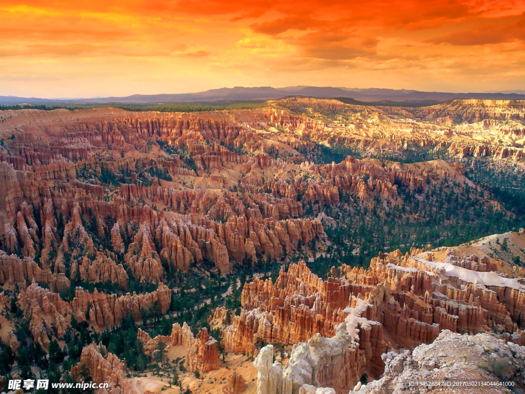 层峦叠嶂的群山