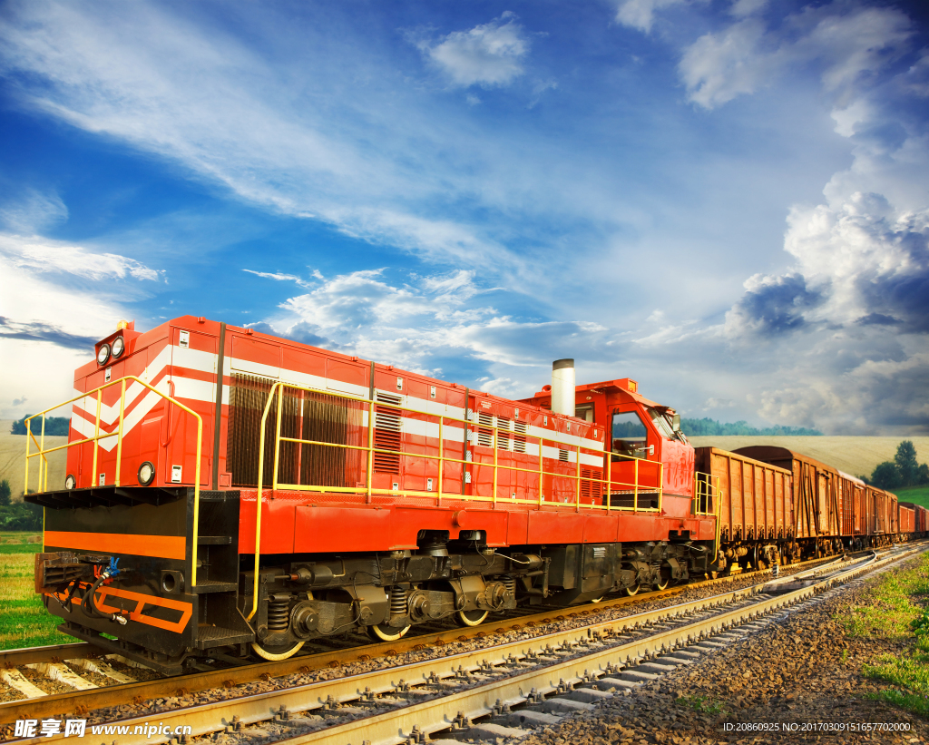 蓝天下的火车图片