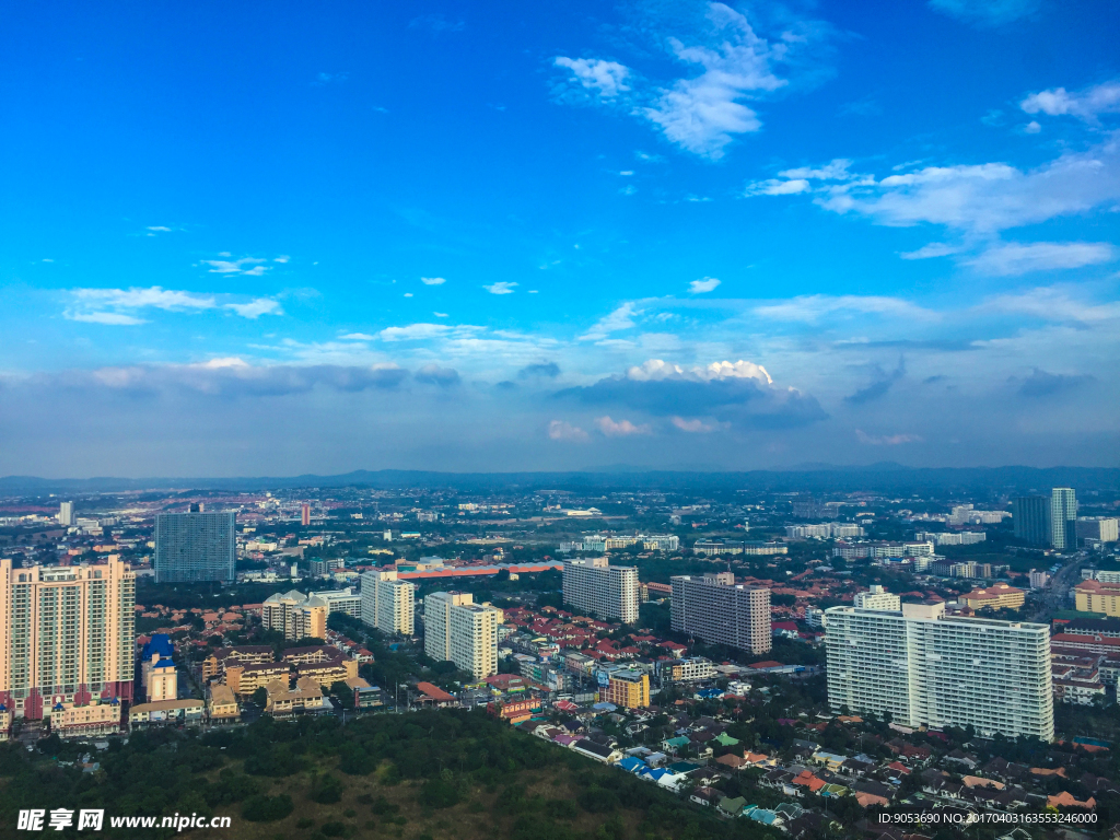 泰国芭提雅56楼观光塔顶看全景