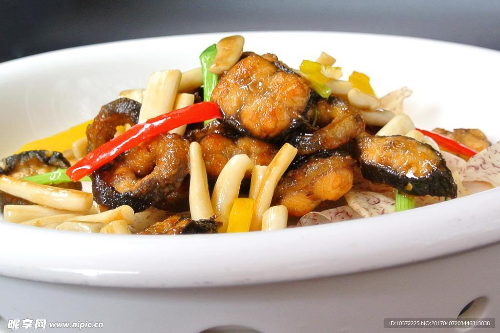 鳗鱼焗真菌蘑菇