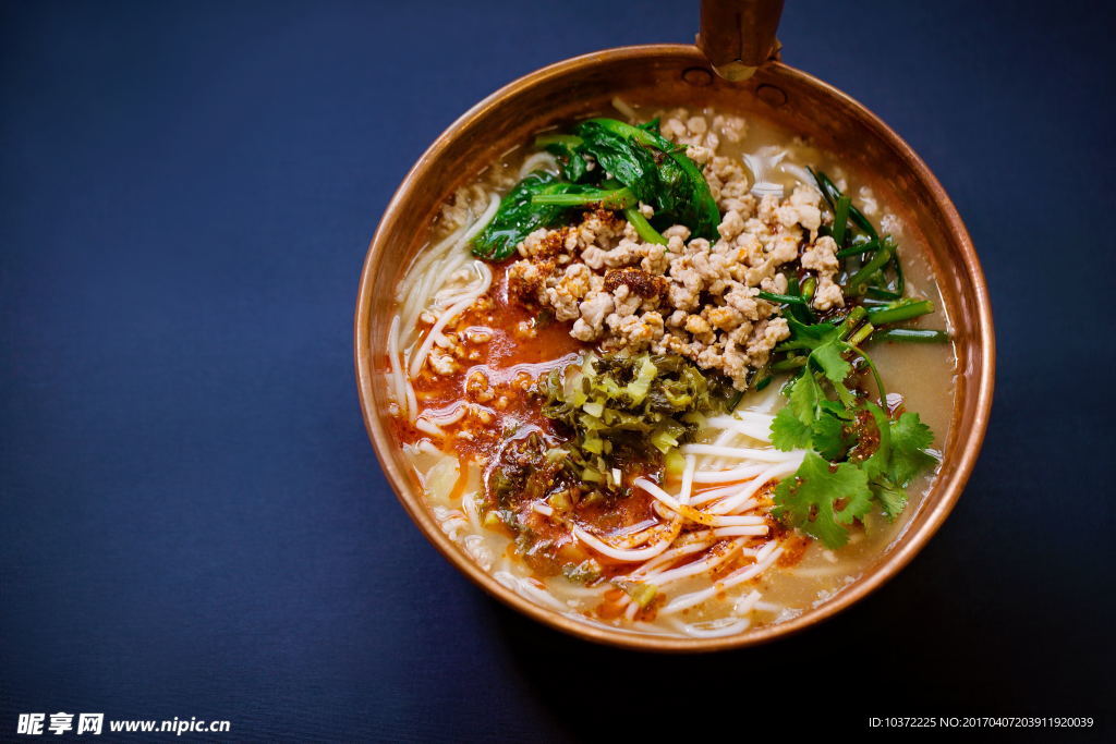 汤面条猪肉青菜