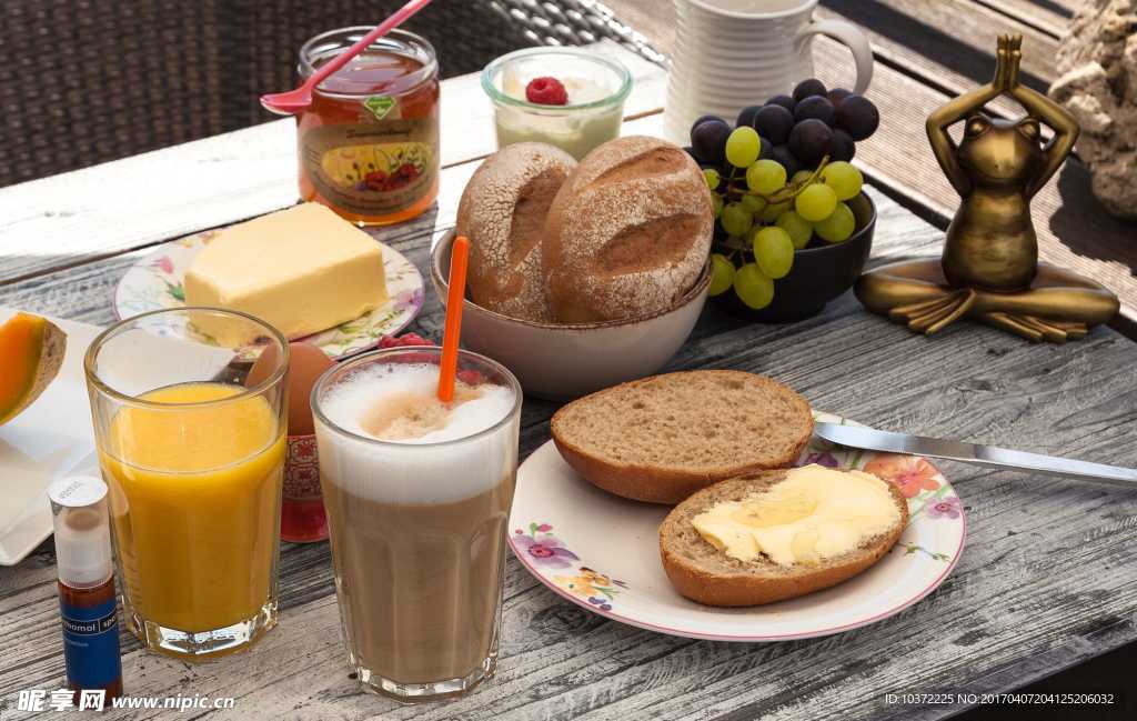 户外聚餐美食面包